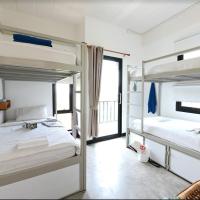 Номер (Кровать в общем номере с 4 кроватями) хостела The Dearly Koh Tao Hostel, Ко Тао