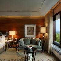 Двухместный (Premier Room With Two Drinks) отеля The Leela Ambience Gurgaon Hotel & Residences, Гургаон