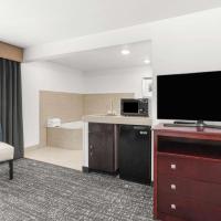 Трехместный (King Suite with Jettet Tub - Non-Smoking) отеля La Quinta by Wyndham Portland NW, Портленд