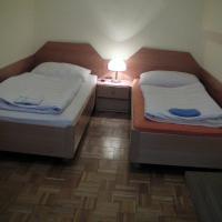 Семейный (Cемейный номер с собственной ванной комнатой) гостевого дома HappyHostel, Вена