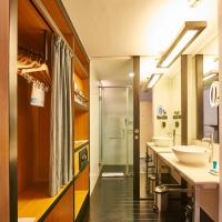 Двухместный (Splash Room With Pool View) отеля Aloft Chennai OMR IT Expressway, Ченнаи