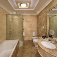 Семейный (Семейный полулюкс) отеля Royal Rose Hotel, Абу-Даби