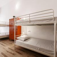 Номер (Кровать в общем 6-местном номере для мужчин и женщин) хостела Queen Hostel, Милан