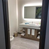 Двухместный (Номер Делюкс для некурящих с 1 кроватью размера "king-size") отеля Wyndham Garden Orlando Airport, Орландо