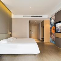 Двухместный (Flower King Room) апартаментов Qingdao Jinshan We+ Holiday Apartment (Qingdao Olympic Sailing Center), Циндао