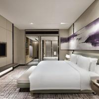 Сьюит (Номер Делюкс) отеля Crowne Plaza Shanghai Pujiang, Шанхай