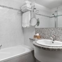 Трехместный (Классический трехместный номер) отеля Hotel Admiral Lugano, Лугано