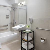 Двухместный (Double Room with Tub with Grab Bars - Mobility and Hearing Impaired Access/Non-Smoking) отеля BEI San Francisco, Сан-Франциско