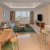 Сьюит (Люкс с кроватью размера «king-size» и видом на море) отеля Grand Midwest Tower Hotel & Apartments, Дубай