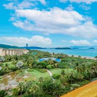 Двухместный (Элегантный люкс с видом на море в здании II - Трансфер от или до аэропорта (в 1 сторону)) отеля Horizon Resort & Spa, Санья