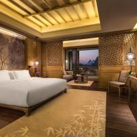 Сьюит (Pagoda Lake Suite -stay for 2 nights with free one time dinner and SPA for one) отеля Banyan Tree Yangshuo, Яншо