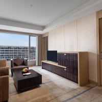 Сьюит (1 King 1 Bedroom Suite Top Floor Lounge Access) отеля Crowne Plaza Guangzhou Huadu, Гуанчжоу