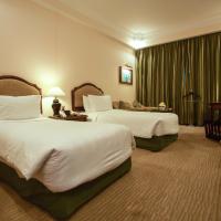 Трехместный (Standard Room with Two Single Beds - Non-Smoking With Free Wifi & 25 Percent off on Food at Selected Restaurant) отеля Crowne Plaza Chennai Adyar Park, Ченнаи