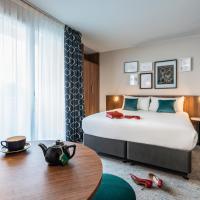Трехместный (Privilege room queen-size double bed and 1 sofa bed for 1 person) отеля Holiday Inn Paris Montparnasse Pasteur, Париж