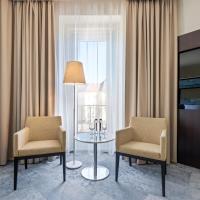 Трехместный (Улучшенный номер с видом на площадь Свободы) отеля Hotel Palace by TallinnHotels, Таллин
