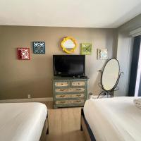 Сьюит (Фирменный кондоминиум с 2 спальнями, 2 кроватями размера «queen-size», 2 отдельными кроватями и балконом) апарт-отеля The Alexander All Suites Hotel, Майами-Бич