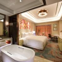 Двухместный (Collection Deluxe Room with Garden View) отеля Radisson Blu Plaza Xing Guo Hotel Shanghai, Шанхай