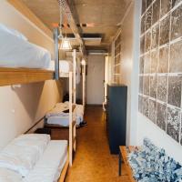 Номер (Спальное место на двухъярусной кровати в общем номере для мужчин и женщин) хостела Ecomama, Амстердам