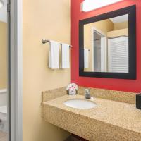 Четырехместный (Номер с кроватью размера «king-size») отеля OYO Townhouse Dallas Love Field Airport, Даллас