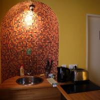 Двухместный (Двухместный номер с 1 кроватью или 2 отдельными кроватями, общая ванная комната) хостела Charles Bridge Economic, Прага