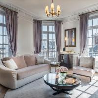 Сьюит (Люкс «Престиж») отеля Hôtel Champs Élysées Plaza, Париж