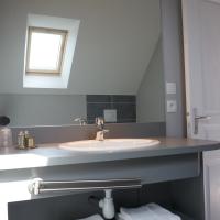 Трехместный (Трехместный номер «Комфорт») отеля Domaine de la Barbinais, Сен-Мало