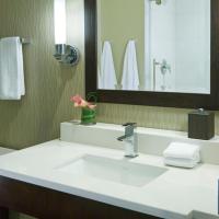 Трехместный (King Room High Floor with King Bed) отеля Hyatt Regency Atlanta Perimeter at Villa Christina, Атланта