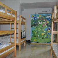 Семейный (Basic Family Room (5 Adults)-only for China mainland citizens with Chinese ID card) хостела Three Legged Frog Hostel, Пекин