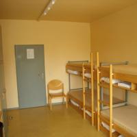 Четырехместный (Четырехместный номер с общей ванной комнатой) хостела Jugendgästehaus St.-Michaels-Heim, Берлин
