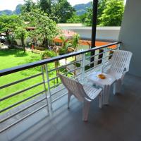 Двухместный (Двухместный номер Делюкс с 1 кроватью и балконом) курортного отеля Phi Phi Rimlay Cottage, Пхи-Пхи