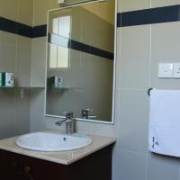 Трехместный (Стандартный трехместный номер) отеля Ocean Pearl Hotel Negombo, Негомбо