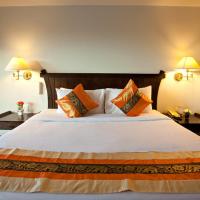 Двухместный (Улучшенный двухместный номер с 1 кроватью) курортного отеля C & N Resort and Spa, Пхукет