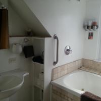 Четырехместный (Улучшенный номер с Джакузи) отеля Ray's Bucktown Bed and Breakfast, Чикаго