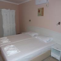 Двухместный (Double Room with Balcony and  Mountain View) отеля Toma's Residence- All Inclusive, Царево (Южный регион)