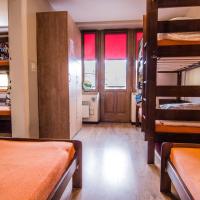 Номер (Кровать в смежном 4-местном общем номере) хостела Top Hostel Pokoje Gościnne, Закопане