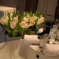 Двухместный (Улучшенный двухместный номер с 1 кроватью) отеля Hotel Unique Bucharest, Бухарест