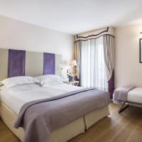 Трехместный (Трехместный номер Делюкс) отеля Castille Paris – Starhotels Collezione, Париж