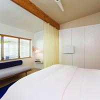 Двухместный (Номер средних размеров с ванной и террасой) отеля The Standard Miami, Майами-Бич