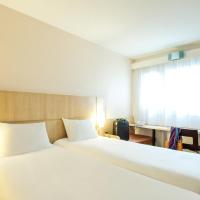 Двухместный (Двухместный номер с 2 отдельными кроватями и дополнительной кроватью) отеля Ibis Warszawa Ostrobramska, Варшава