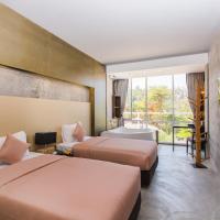 Двухместный (Улучшенный двухместный номер с 2 отдельными кроватями и частичным видом на море) отеля Patong Signature Boutique Hotel, Пхукет