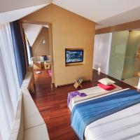 Сьюит (Deluxe Suite 1 Bedroom City View King Bed and 24 hours Check-in and Check-out) отеля Vivanta by Taj Dwarka New Delhi, Нью-Дели