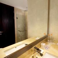 Двухместный (Номер Делюкс с кроватью размера «queen-size») отеля Aston Priority Simatupang Hotel and Conference Center, Джакарта