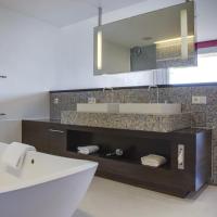 Сьюит (Люкс) отеля Radisson Blu Media Harbour Hotel, Düsseldorf, Дюссельдорф