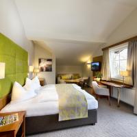 Четырехместный (Четырехместный номер с балконом) отеля Hotel Königgut, Зальцбург