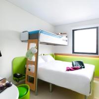 Трехместный (Standard 1 Double Bed and 1 Bunk Bed) отеля Ibis Budget Jakarta Daan Mogot, Джакарта