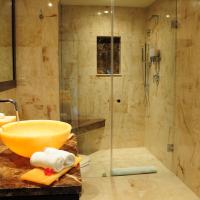 Сьюит (Суперлюкс с 2 спальнями) апарт-отеля El Taj Oceanfront and Beachside Condo Hotel, Плая-дель-Кармен