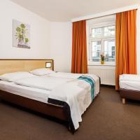 Трехместный (Трехместный номер) отеля Hotel Goldene Krone Innsbruck, Инсбрук