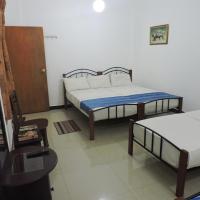 Семейный (Номер с 4 кроватями: бесплатный трансфер от автобусного/железнодорожного вокзала и экскурсия по городу на полдня) гостевого дома Charlton Kandy Rest, Канди