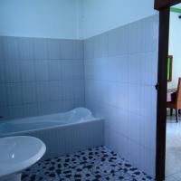 Двухместный (Двухместный номер Делюкс с 1 кроватью) парк-отеля Argasoka Bungalows, Убуд