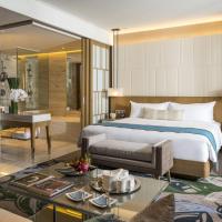 Сьюит (Полулюкс с кроватью размера "king-size") курортного отеля InterContinental Nha Trang, Нячанг